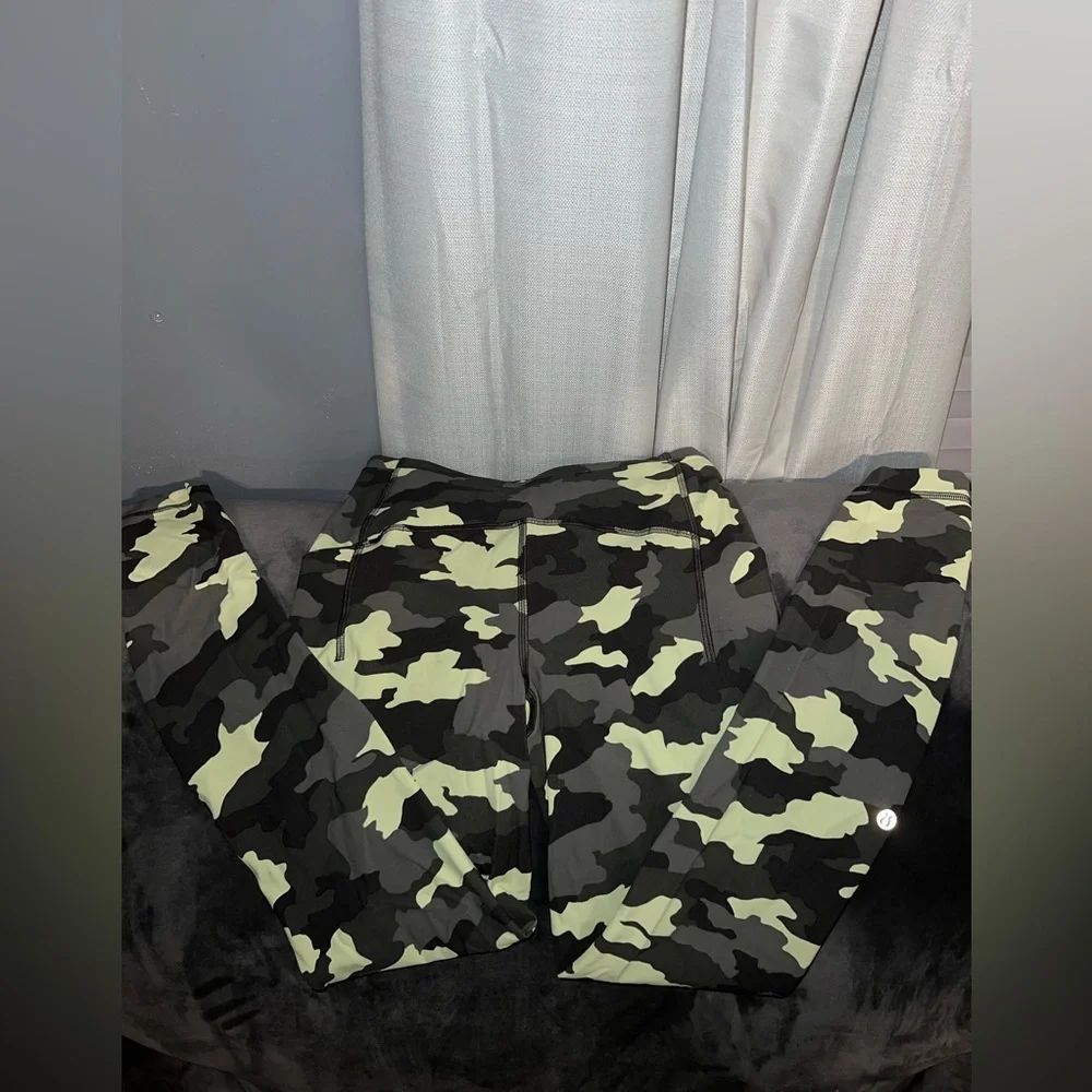 Lululemon leggings - Picture 8 of 10